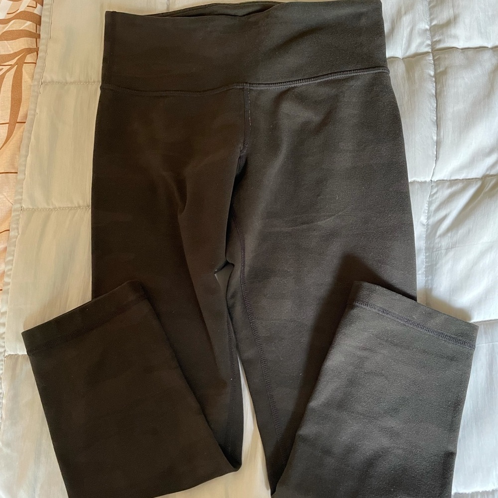 Black lululemon 🍋 capri workout tights